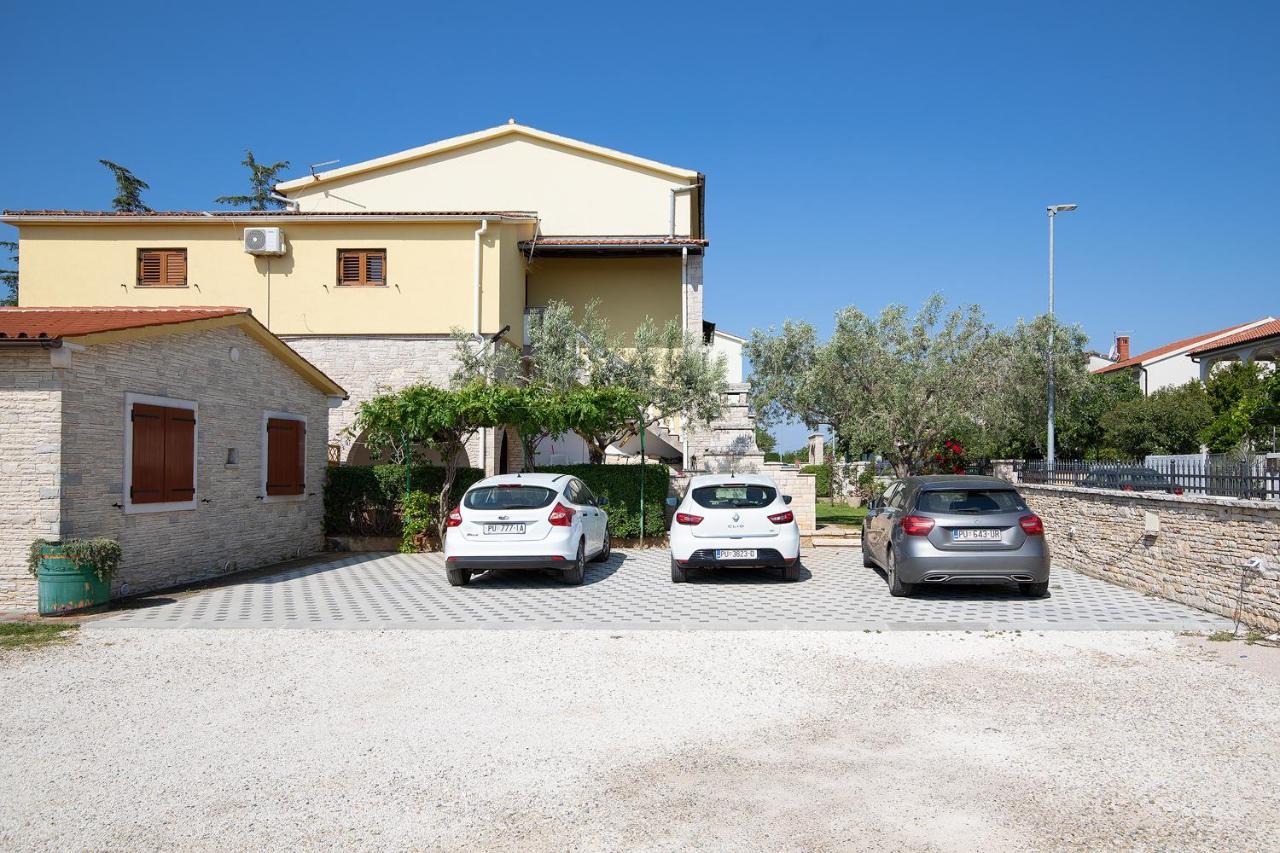 Dadic With Parking & Playground Medulin