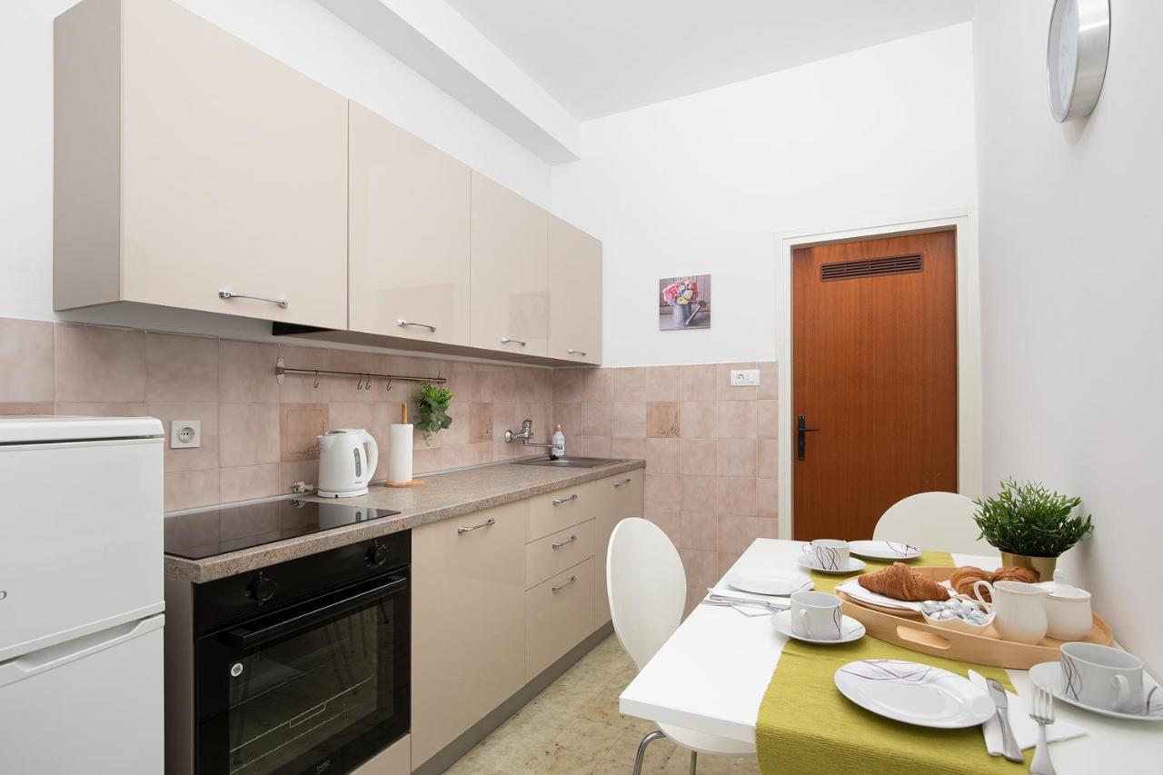 Apartment Dadic With Parking & Playground