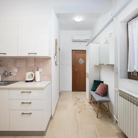 Apartments Dadic With Parking & Playground Medulin Exteriör bild