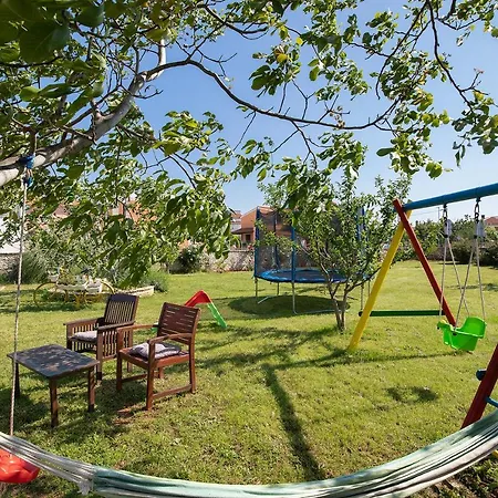 Apartments Dadic With Parking & Playground Medulin Exteriör bild