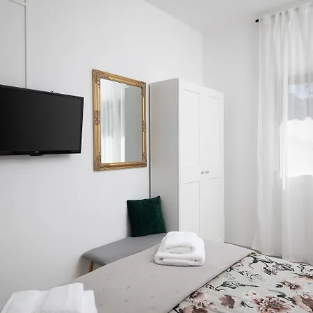 Apartments Dadic With Parking & Playground Medulin Exterior photo