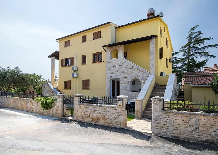 Apartments Dadic With Parking & Playground