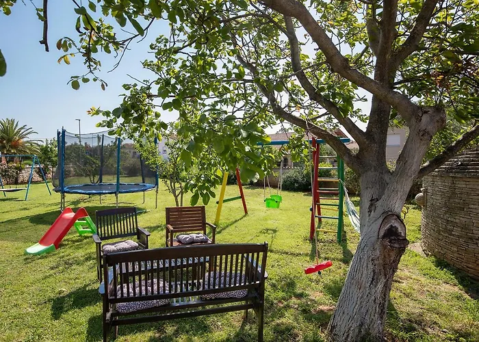Apartments Dadic With Parking & Playground
