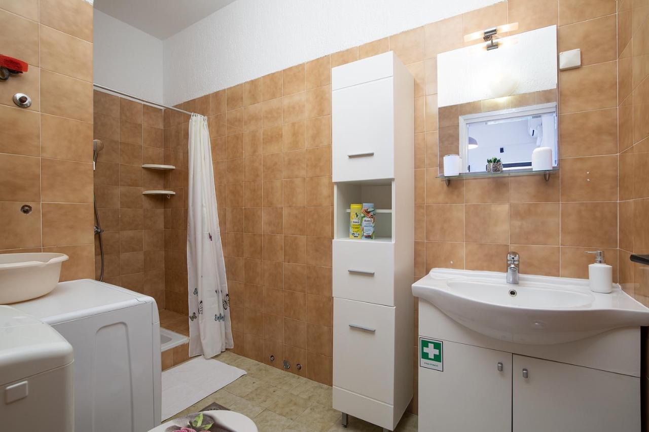 Dadic With Parking & Playground Apartment *