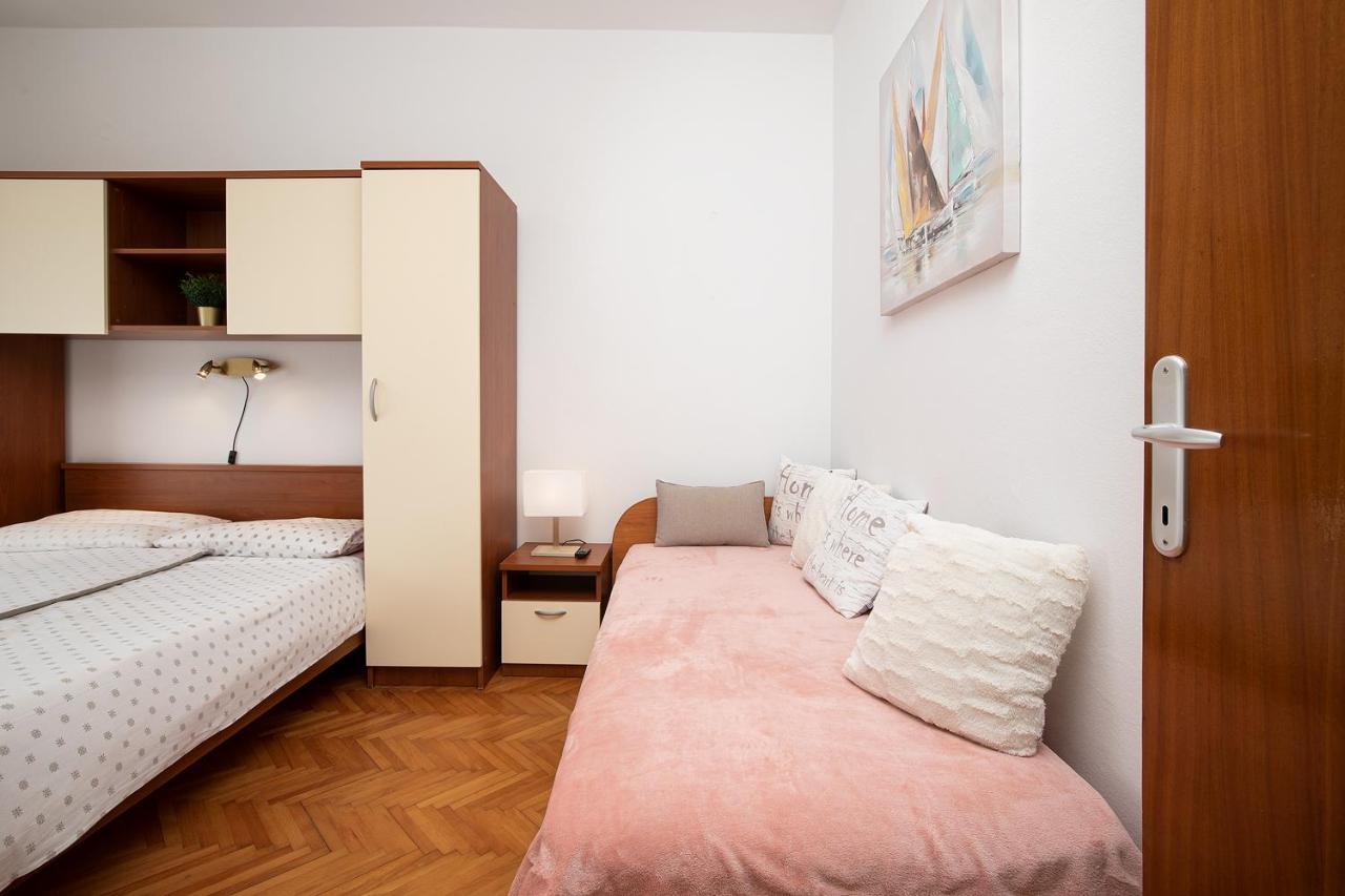 Dadic With Parking & Playground Apartment