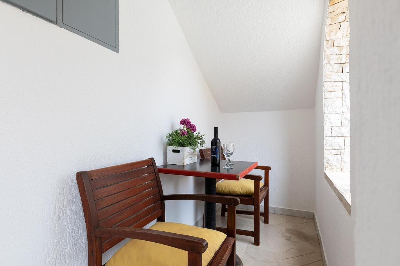 Apartment Dadic With Parking & Playground *