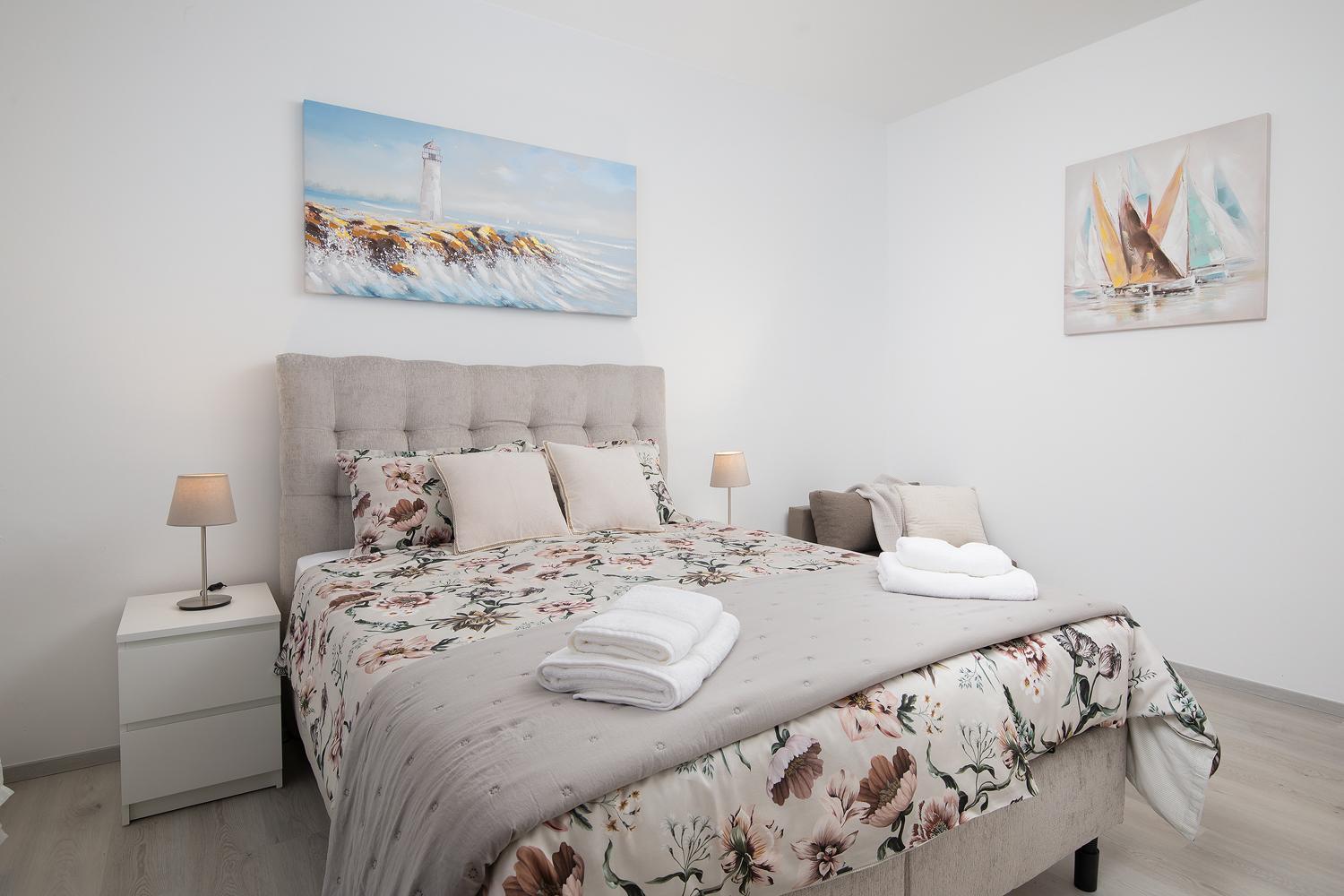Dadic With Parking & Playground Apartment