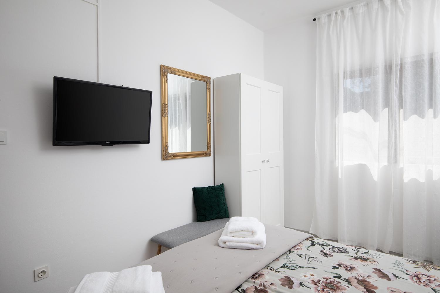 Apartment Dadic With Parking & Playground