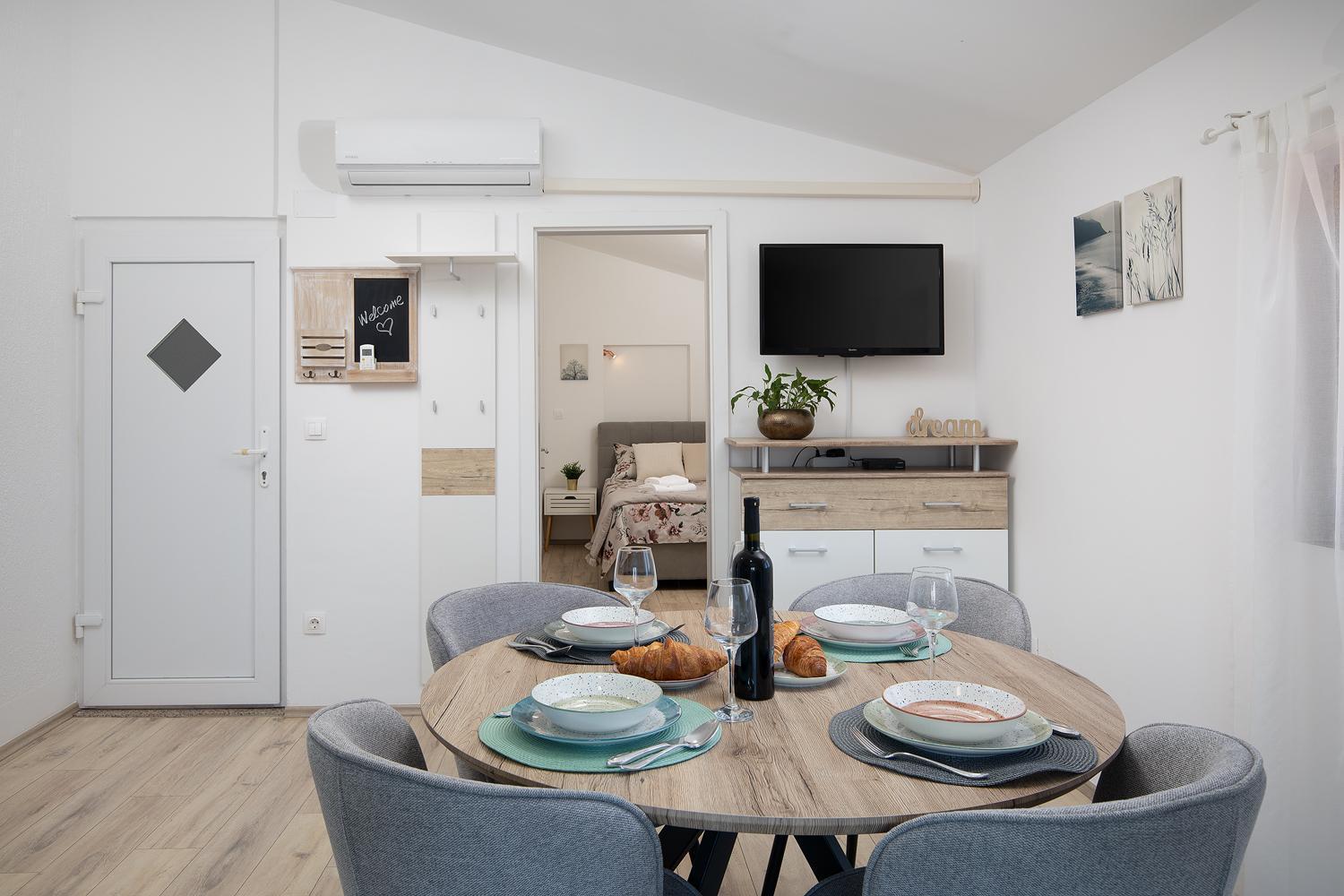 Apartment Dadic With Parking & Playground *