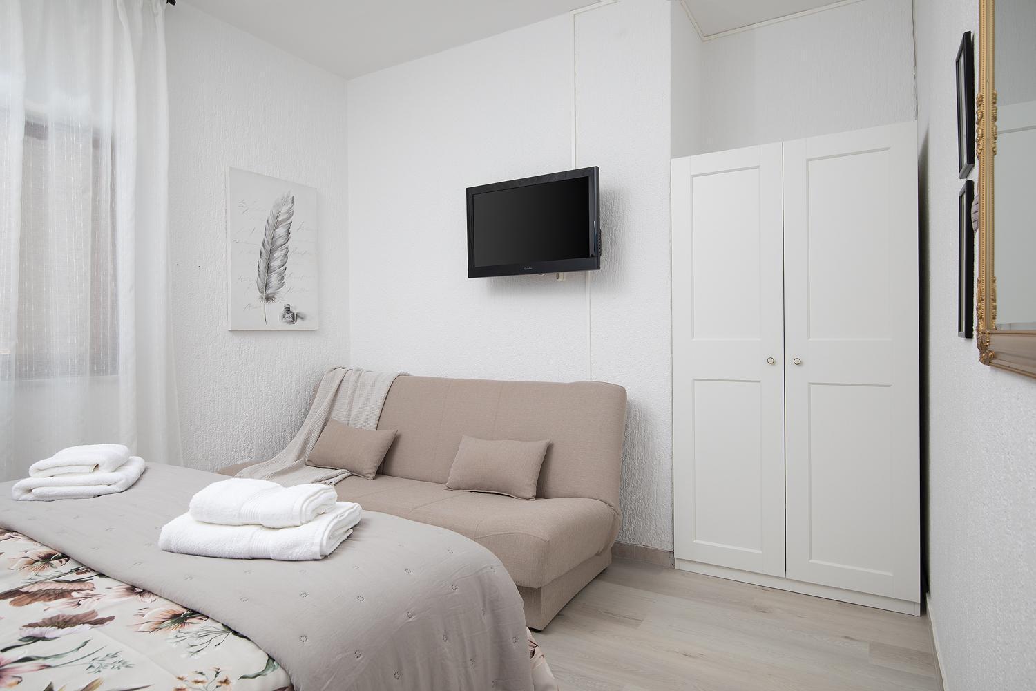 Apartment Dadic With Parking & Playground *
