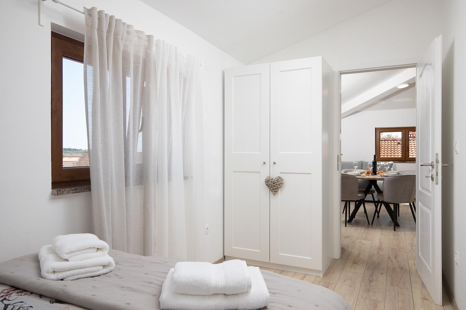 Dadic With Parking & Playground Apartment